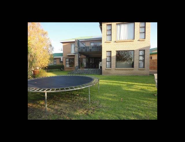 5 BEDROOM HOUSE FOR SALE IN LADYBRAND